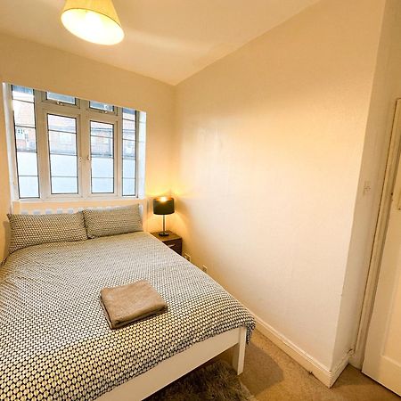 2 Bed Flat - Short Walk From Brent Cross Station Apartamento Hendon Exterior foto