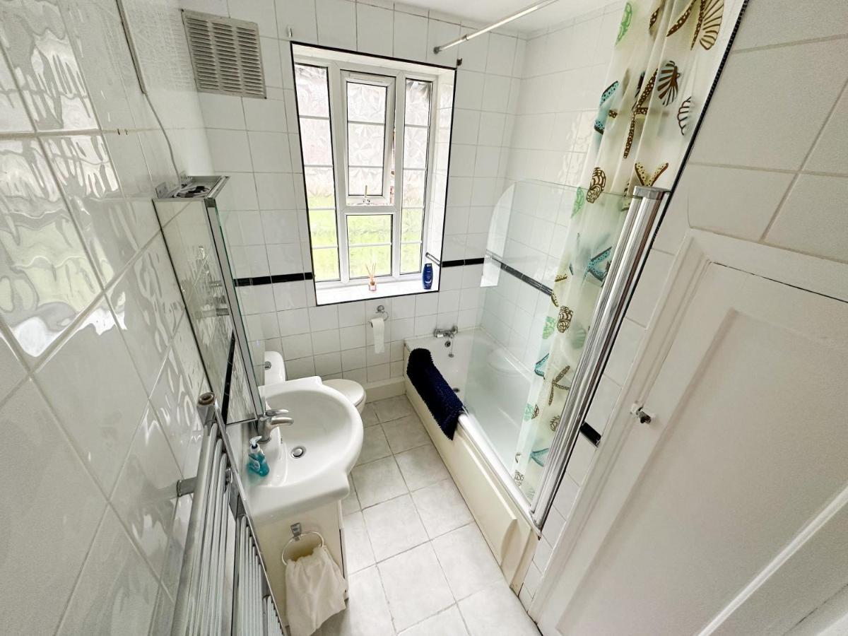 2 Bed Flat - Short Walk From Brent Cross Station Apartamento Hendon Exterior foto